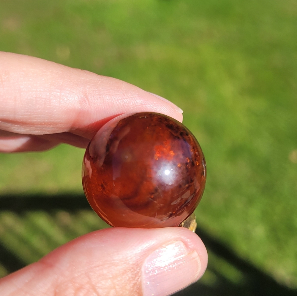 Vtg round Amber color clip-on earrings - Picture 4 of 4